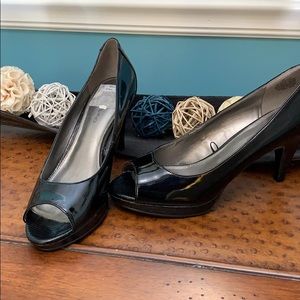 Bandolino black patent peep toe heels. Size 7